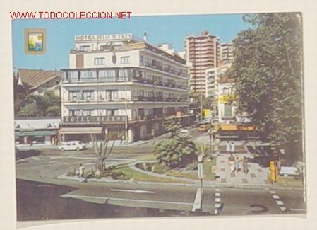 Postales: 62-TORREMOLINOS-PLAZA Y AVENIDA MANANTIALES.No circulada.