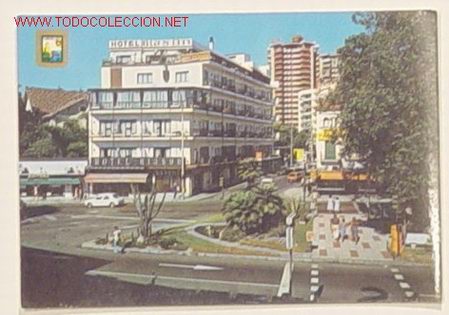 Postales: 62-TORREMOLINOS-PLAZA Y AVENIDA MANANTIALES.No circulada.