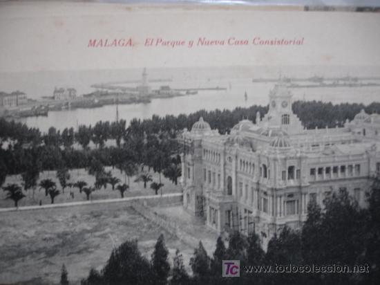 Postales: MALAGA,EL PARQUE Y NUEVA CASA CONSISTORIAL