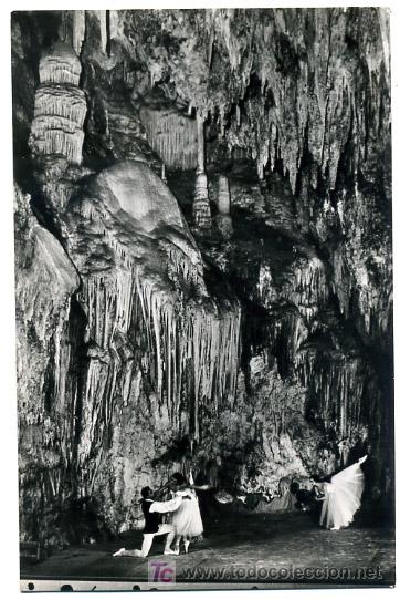 Postales: CUEVAS DE NERJA, MALAGA, ACTUACION DE LAS ESTRELLAS DE LA OPERA DE PARIS,               P20349