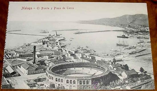 Postales: ANTIGUA POSTAL DE MALAGA - EL PUERTO Y PLAZA DE TOROS - ED. DOMINGO DEL RIO - NO CIRCULADA.