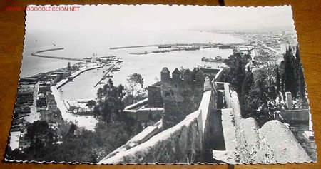 Postales: ANTIGUA POSTAL DE MALAGA . VISTA PARCIAL DESDE GIBRALFARO . CORTES . CIRCULADA - 1956