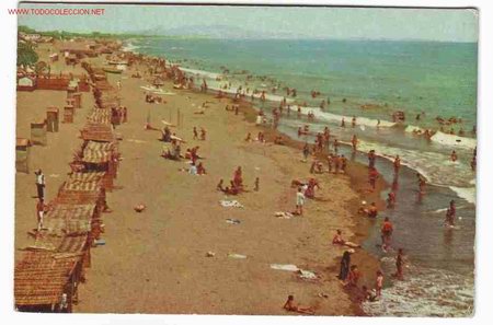 Postales: POSTAL DE LA PLAYA DE TORREMOLINOS-M&Aacute;LAGA-CIRCULADA
