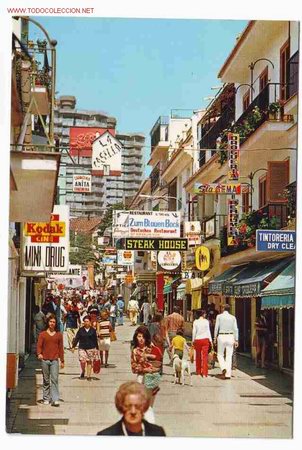Postales: POSTAL DE LA CALLE SAN MIGUEL DE TORREMOLINOS-COSTA DEL SOL-SIN CIRCULAR