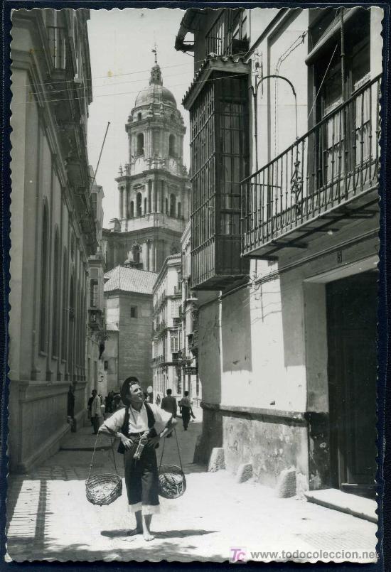 Postales: MALAGA : Diego Costes - Tipico vendedor de pescado en calle San Agustin. Costumbrista y Fotografica.