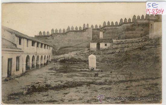 Postales: (PS-8304)POSTAL DE MALAGA-CASTILLO DE GIBRALFARO-PLAZA DE ARMAS