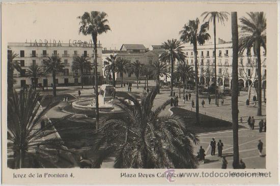 Postales: TARJETA POSTAL DE JEREZ  DE LA FROTERA PLAZA REYES CATOLICOS  EN BLANCO Y NEGRO CADIZ