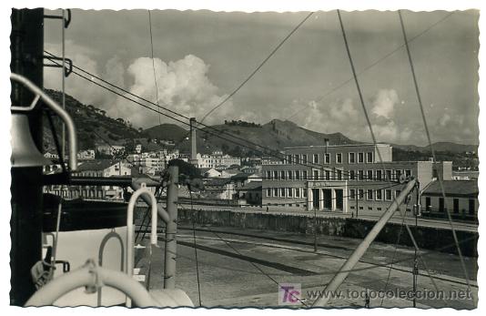 Postales: MALAGA, PUERTO Y VISTA PARCIAL,   P26093