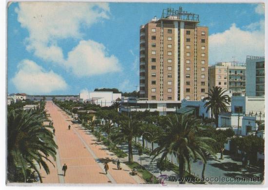 Postales: TARJETA POSTAL DE SANLUCAR DE BARRAMEDA CALZADA DEL EJ&Eacute;RCITO Y HOTEL GUADALQUIVIR CADIZ