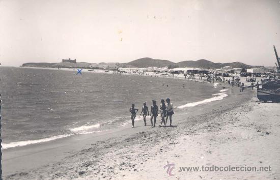 Postales: Fuengirola.-Vista de laplaya. al fondo Castillo Sohails