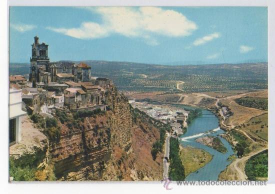 Postales: TARJETA POSTAL DE ARCOS DE LA FRONTERA VISTA PARCIAL E IGLESIA DE SAN PEDRO SOBRE LA PE&Ntilde;A CADIZ