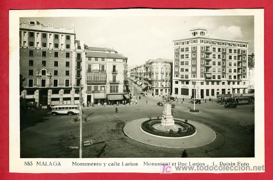 Postales: MALAGA, MONUMENTO Y CALLE LARIOS,   P40982