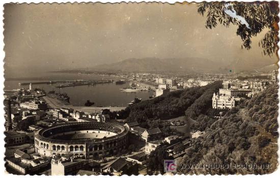 Postales: BONITA POSTAL - MALAGA - PLAZA DE TOROS Y VISTA DEL PUERTO