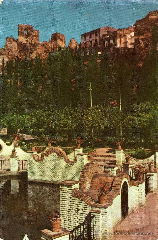 Postales: POSTAL MALAGA, JARDINES PUERTA OSCURA. CIRCULADA 1957.