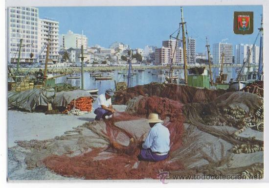 Postales: TARJETA POSTAL DE ALGECIRAS PUERTO CON BARCAS, AL FONDO LA MARINA CADIZ