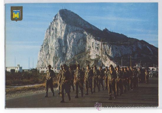 Postales: TARJETA POSTAL DE LA ILINEA REGRESO DE LA BAJADA DE BANDERA CADIZ MILITARIA