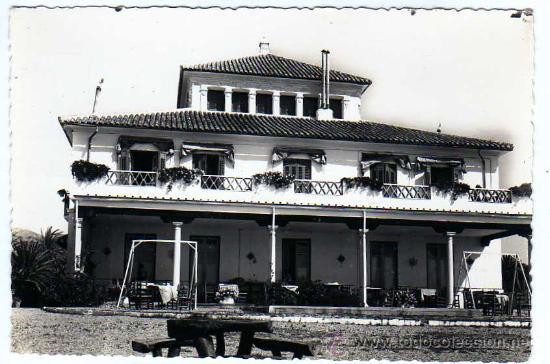 Postales: M&aacute;laga. Torremolinos. n&ordm; 2. Hotel de la Roca. Ed. Foto Cort&eacute;s. Sin circular.