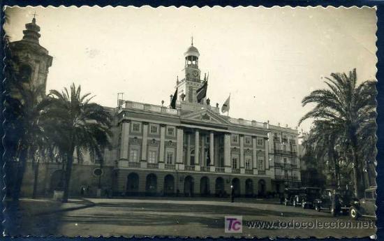Postais: CADIZ: EL AYUNTAMIENTO ED. AISA N&ordm; 201