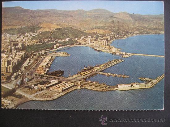Postales: MALAGA,VISTA PARCIAL Y PUERTO.CIRCULADA.