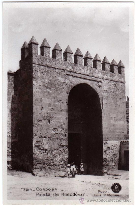 Postkarten: RARA POSTAL - CORDOBA - PUERTA DE ALMODOVAR - AMBIENTADA - FOTO R. GARZON