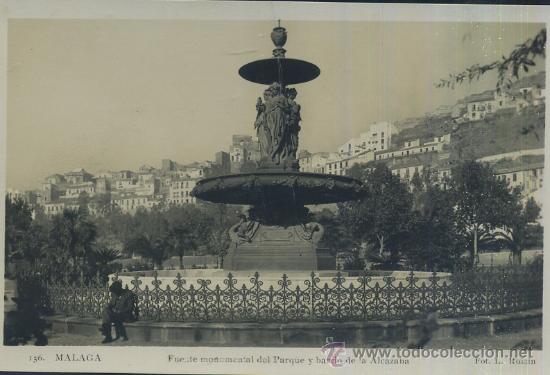 Postales: POSTAL ANTIGUA DE MALAGA FUENTE MONUMENTAL DEL PARQUE Y BARRIO DE LA ALCAZABA
