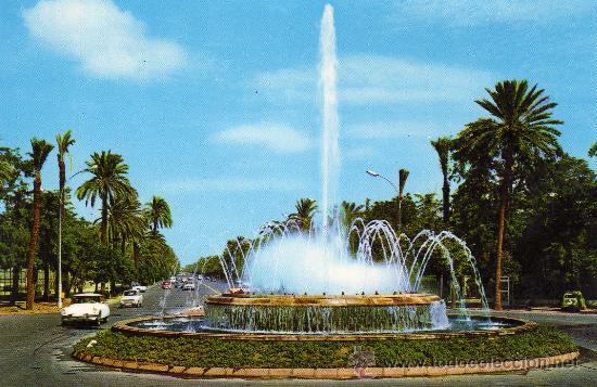 Postkarten: SEVILLA. AVDA. DE LA VICTORIA Y FUENTE LUMINOSA.