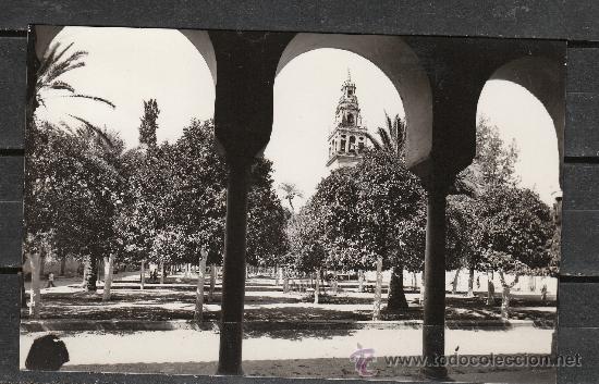 Postales: N&ordm; 43 CORDOBA.  VISTA DEL PATIO DE LOS NARANJOS Y TORRE MEZQUITA