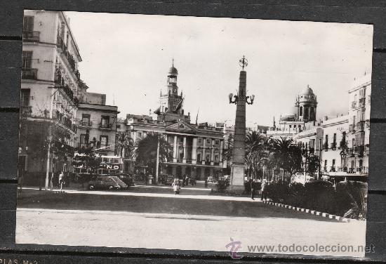 Postales: 18 - CADIZ. SAN JUAN DE DIOS Y AYUNTAMIENTO