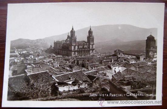 Postales: ANTIGUA FOTO POSTAL DE JAEN - VISTA PARCIAL Y CATEDRAL - NO CIRCULADA.