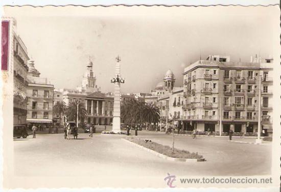 Postales: 197 Cadiz-  Plaza de San Juan de Dios y Ayuntamiento. Ed. Arribas -  Vell i Bell