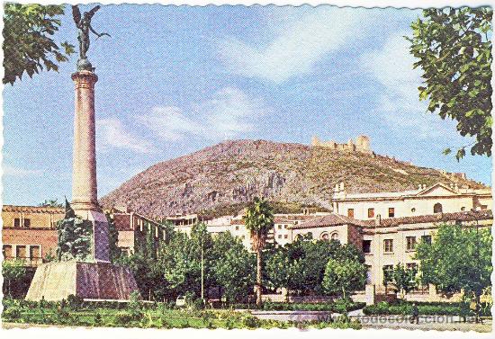 Postales: JAEN.- PLAZA DE LAS BATALLAS.- A&Ntilde;OS 50.-