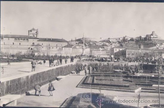 Postales: GRANADA.- PLAZA DEL TRIUNFO