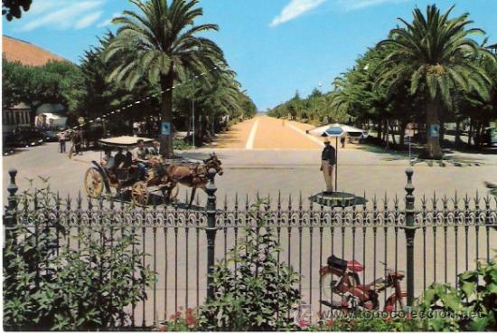 Postales: TARJETA POSTAL. CADIZ. SANLUCAR DE BARRAMEDA. PASEO DE LA CALZADA. N&ordm; 7702. ED. BEASCOA.