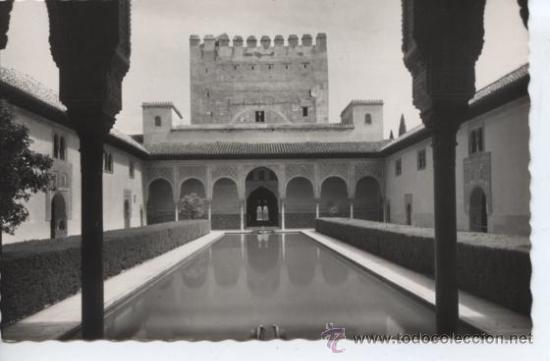 Postales: GRANADA. LA ALHAMBRA. PATIO Y TORRE DE COMARES - Foto 1