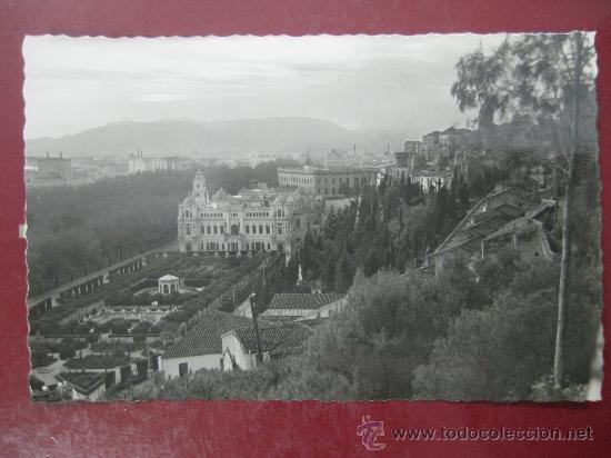 Postales: MALAGA, AYUNTAMIENTO Y JARDINES - POSTAL FOTOGRAFICA
