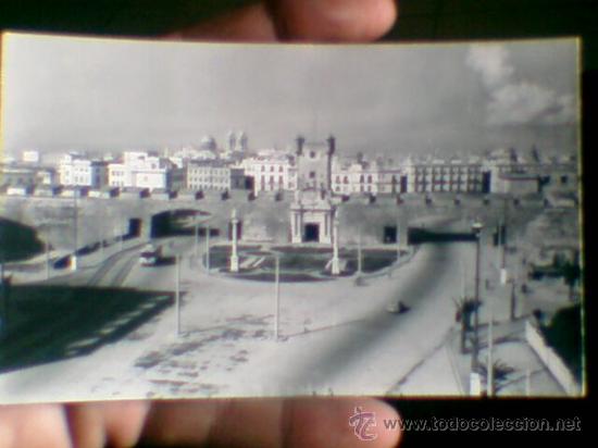 Postales: Postal Puertas de tierra Cadiz a&ntilde;os 50 circulada sello pro infancia hungara *b40