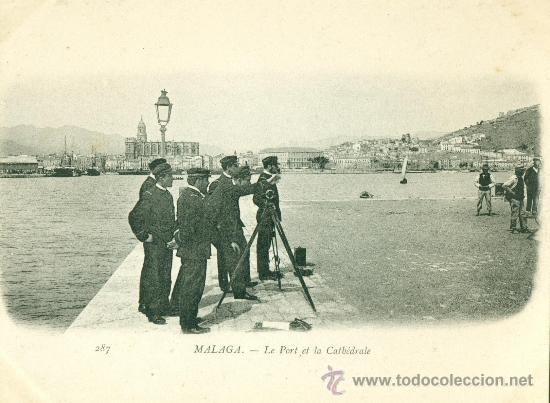 Postales: MALAGA. EL PUERTO Y LA CATEDRAL.1903. BUQUE ESCUELA DUGUAY TROUIN. LOS FOT&Oacute;GRAFOS DEL BUQUE.