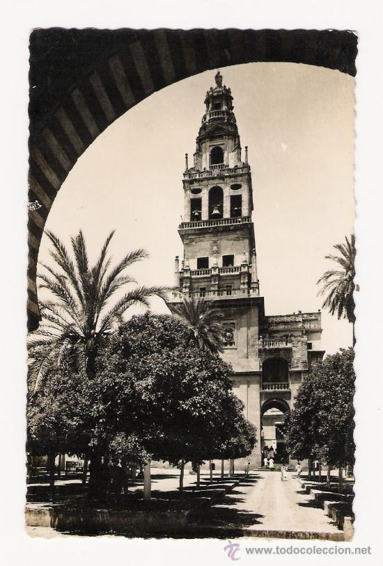 Postales: CORDOBA.-PATIO DE LOS NARANJOS Y CAMPANARIO DE LA MEZQUITA.-EDICIONES ARRIBAS