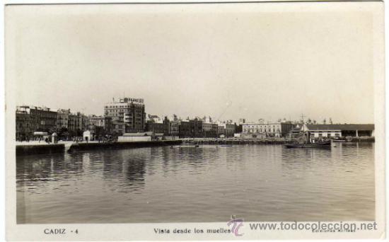 Postales: BONITA POSTAL - CADIZ - VISTA DESDE LOS MUELLES - Ediciones Arribas