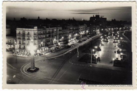 Postales: BONITA POSTAL - CADIZ - VISTA NOCTURNA DE LA AVENIDA RAMON DE CARRANZA