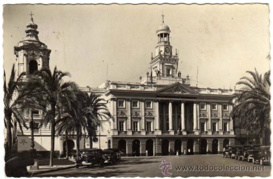 Postales: BONITA POSTAL - CADIZ - EL AYUNTAMIENTO - COCHES DE EPOCA