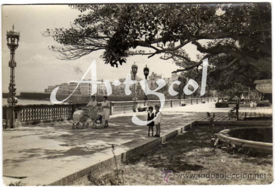 Postales: PRECIOSA POSTAL - CADIZ - ALAMEDA DEL MARQUES DE COMILLAS - AMBIENTADA