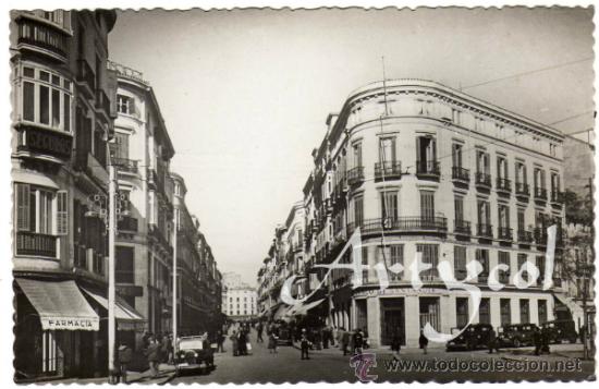 Postales: BONITA POSTAL - MALAGA - CALLE DE LARIOS - AMBIENTADA - COCHES DE EPOCA