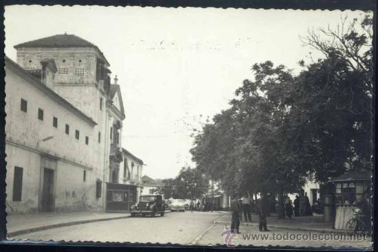 Postales: VELEZ-MALAGA (MALAGA).- PLAZA DE LAS CARMELITAS