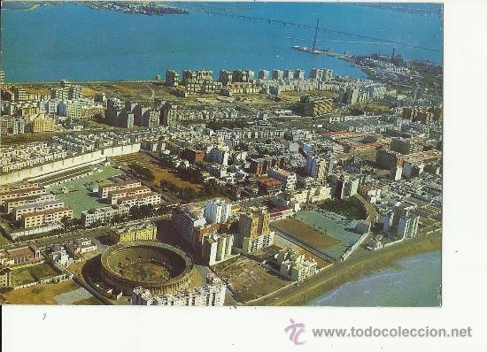 Postales: Cadiz,vista aerea con desaparecida plaza de toros