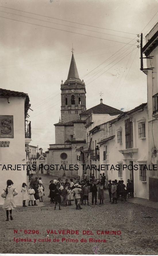 Postais: VALVERDE DEL CAMINO - IGLESIA Y CALLE DE PRIMO DE RIVERA -.