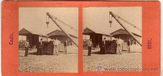 Postcards: Fotografia estereosc&oacute;pica alb&uacute;mina. Cadiz vista de una grua del puerto. 1897. No figura fot&oacute;grafo.