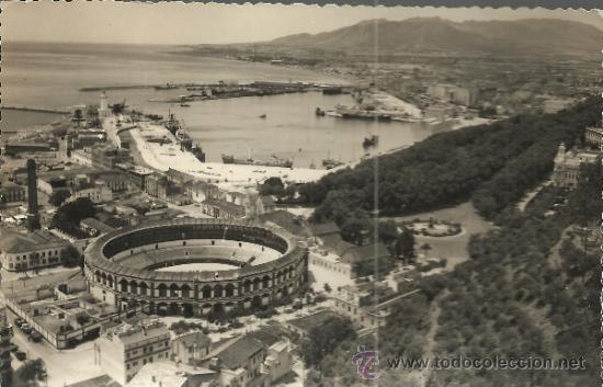Postales: MALAGA PLAZA DE TOROS Y PUERTO SIN ESCRIBIR