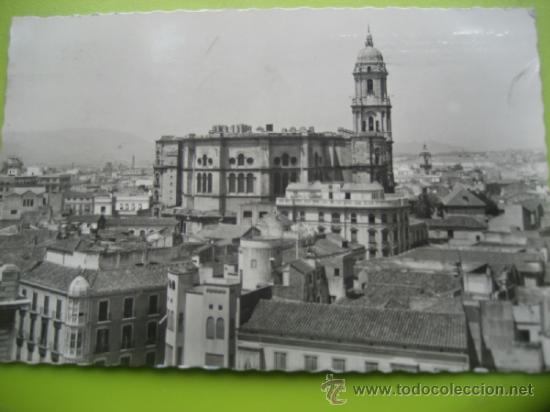 Postales: Malaga. N&ordm; 9 Catedral y vista parcial. Ed. G. Garrabella