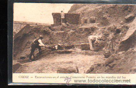 Cartoline: TARJETA POSTAL DE CADIZ - EXCAVACIONES EN EL ANTIGUO CEMENTERIO FENICIO. FOTO MOVELLAN